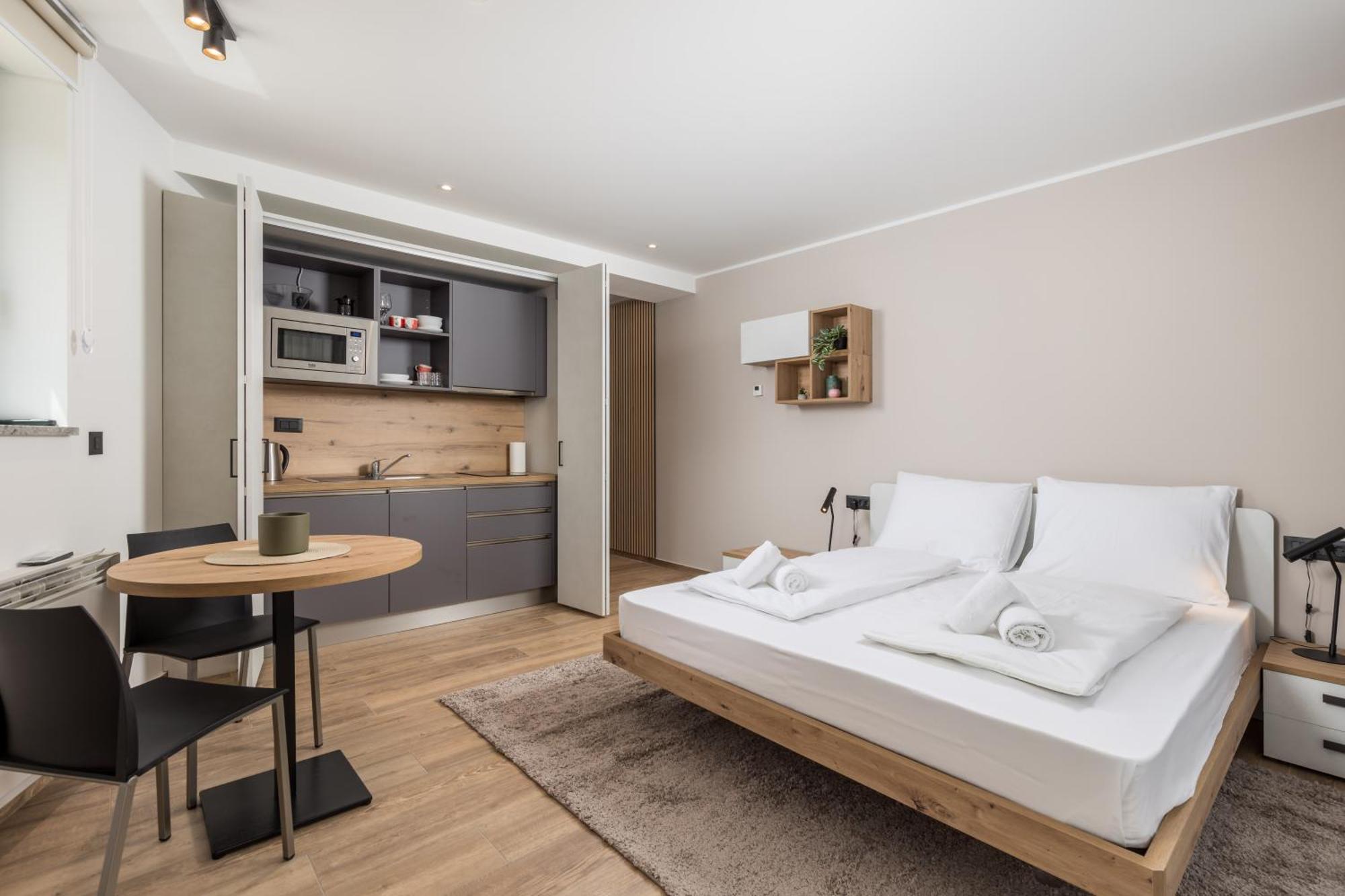 Belinda Apartments With Balcony Opatija Bagian luar foto