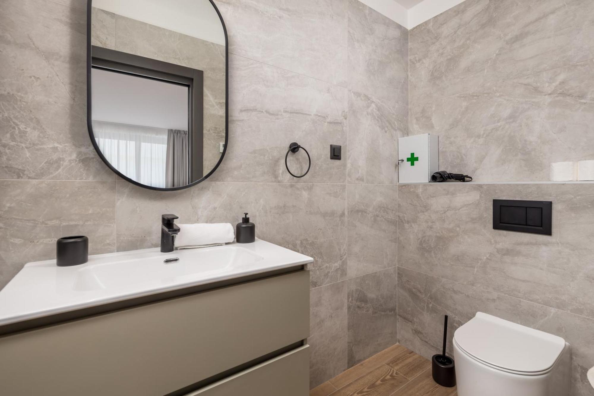 Belinda Apartments With Balcony Opatija Bagian luar foto