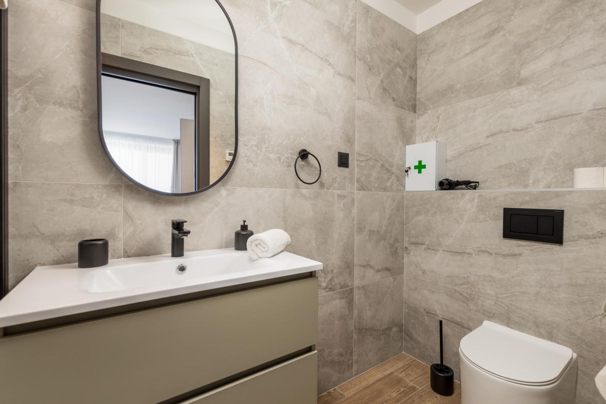 Belinda Apartments With Balcony Opatija Bagian luar foto