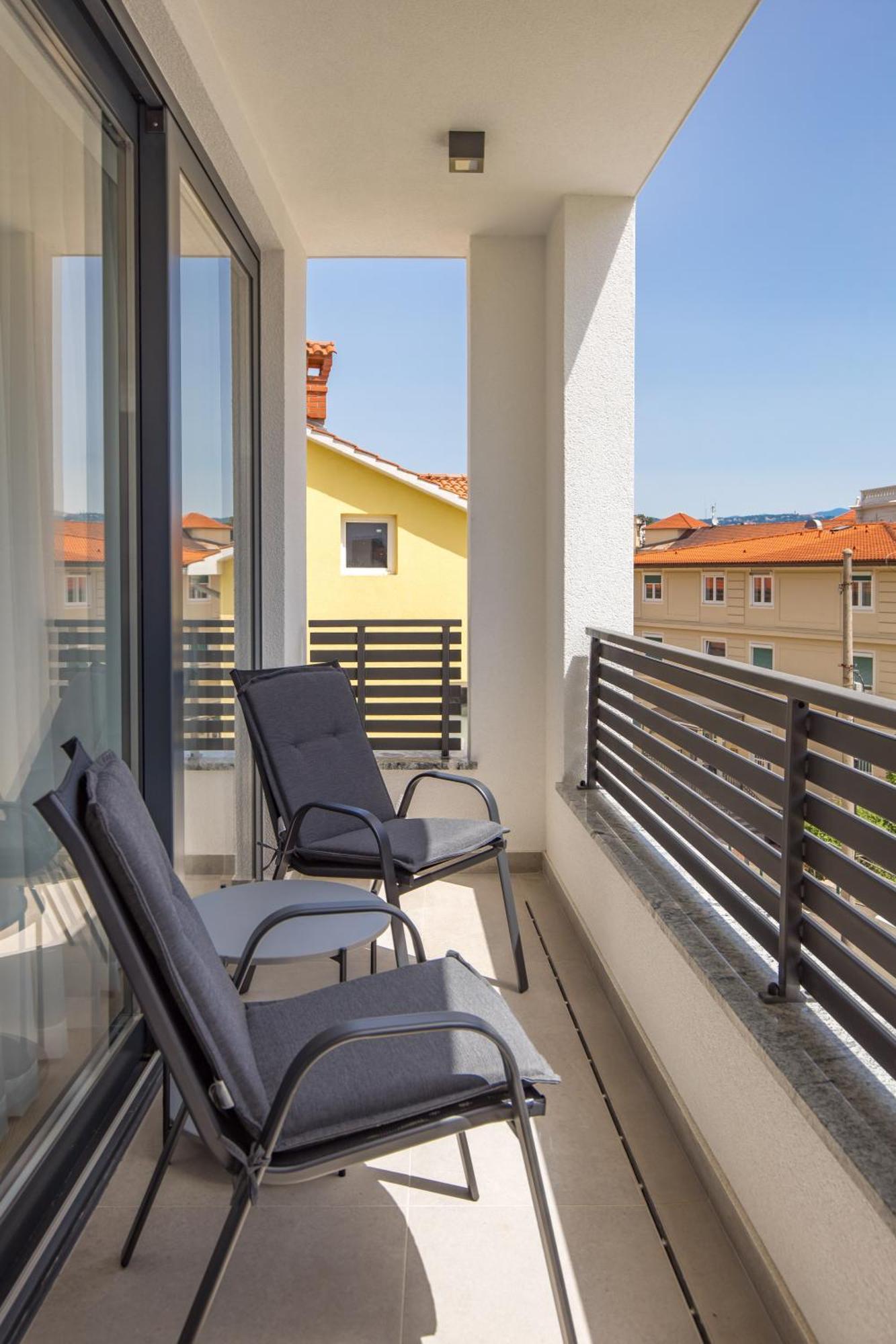 Belinda Apartments With Balcony Opatija Bagian luar foto