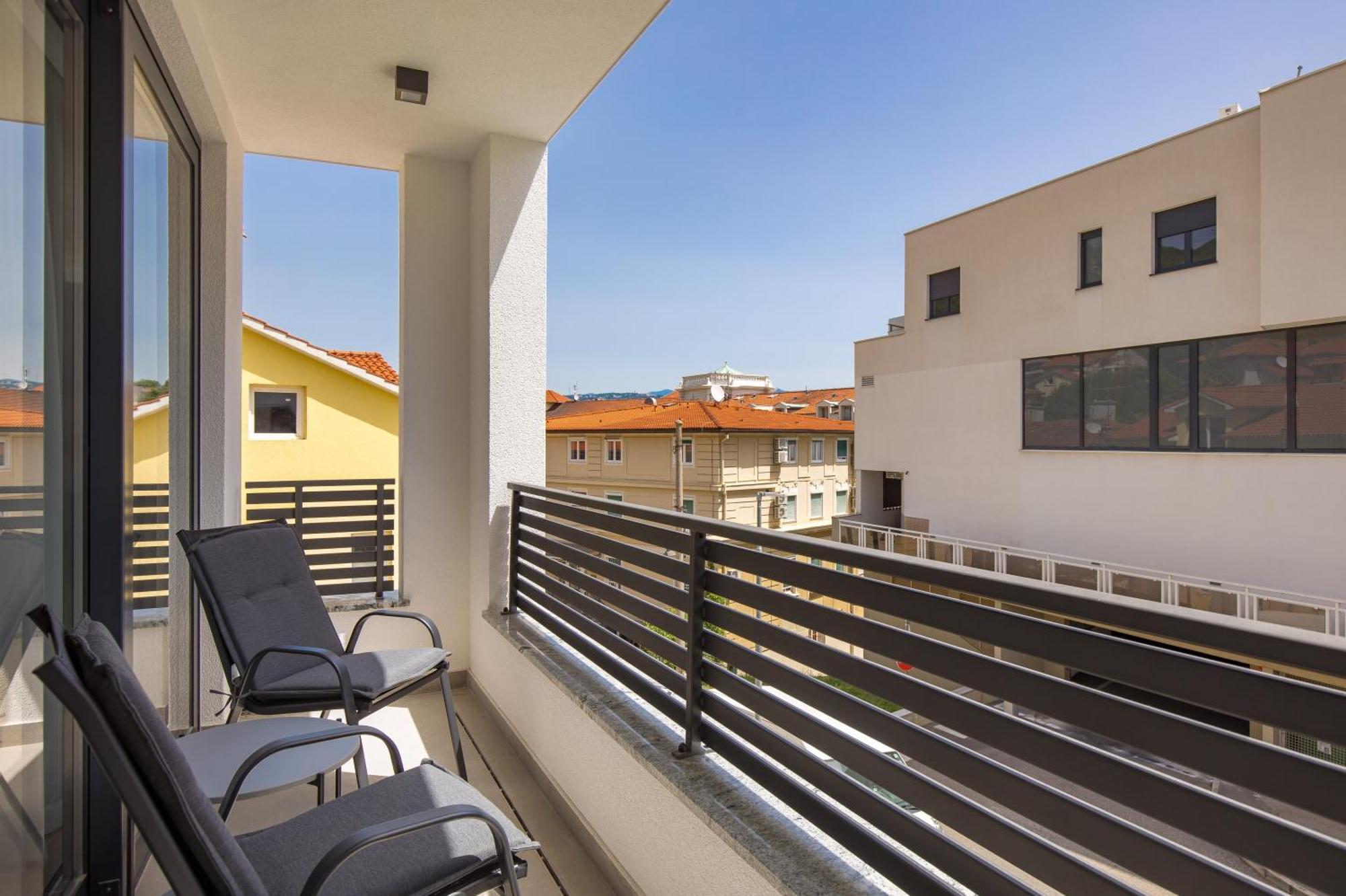 Belinda Apartments With Balcony Opatija Bagian luar foto