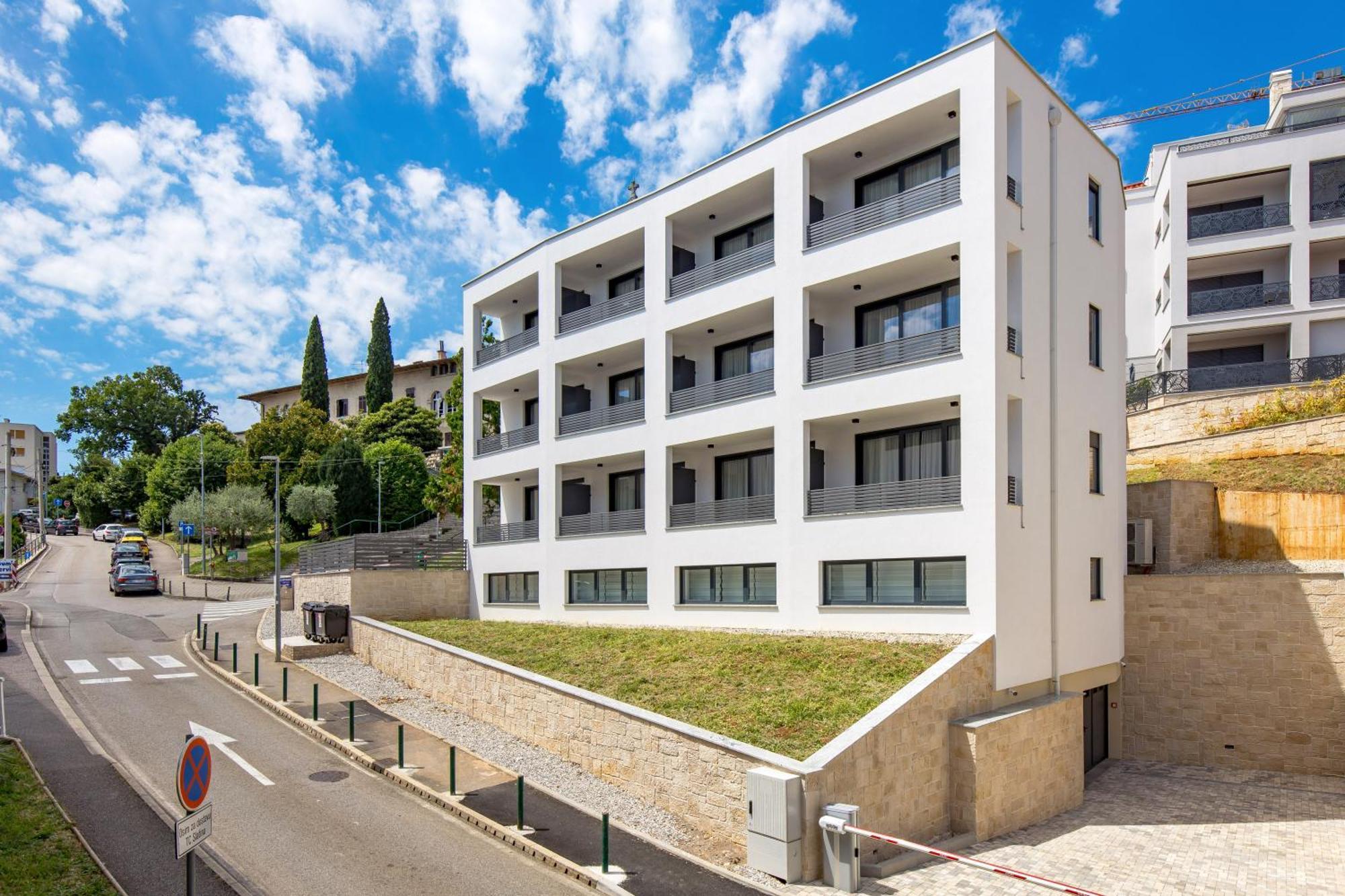 Belinda Apartments With Balcony Opatija Bagian luar foto